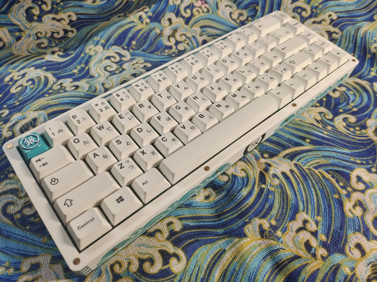Zuoer 68 Handcrafted Acrylic Keyboard - Gintama Waves Theme - Keebookeys