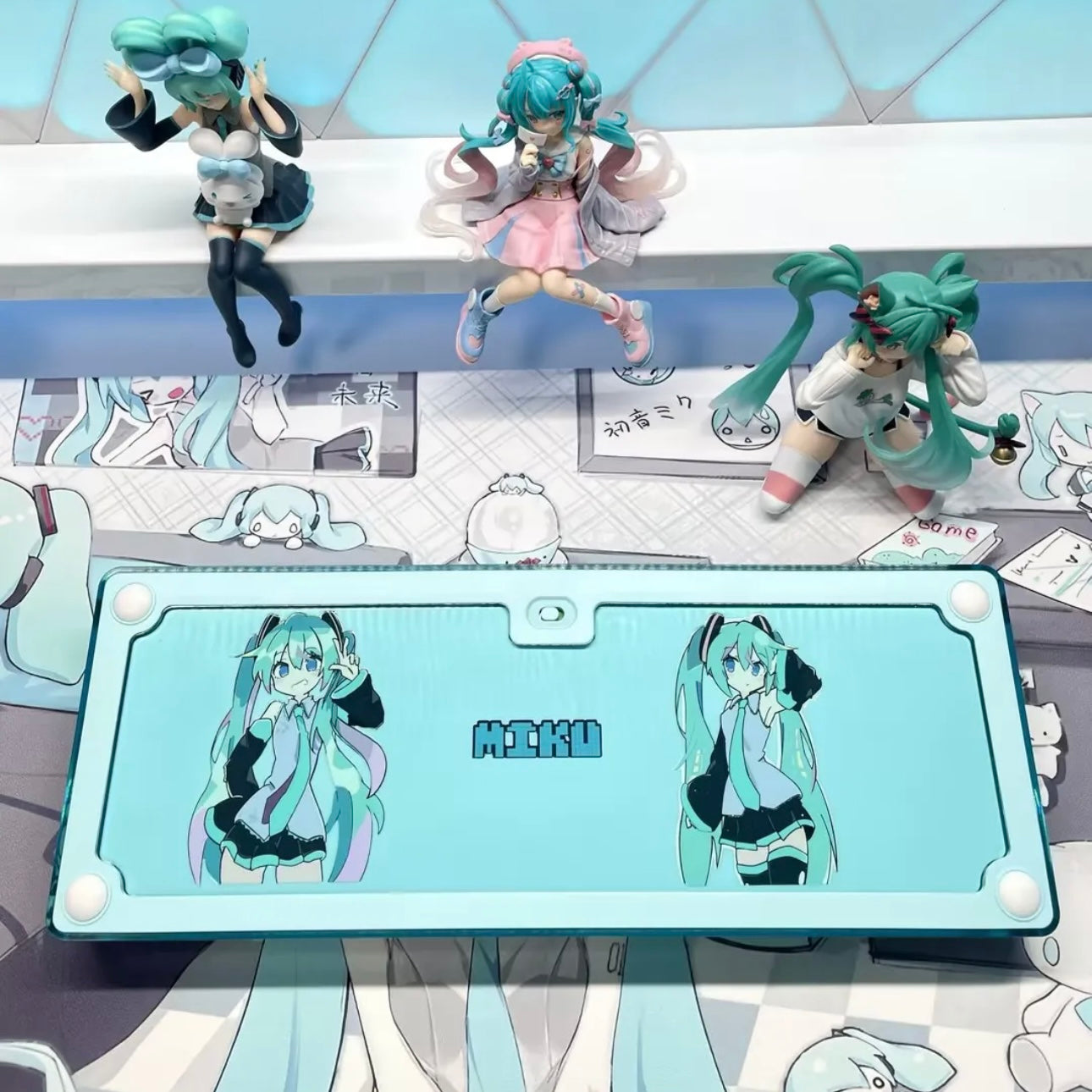 Hatsune Miku Themed Custom Keyboard/Base 68 - Keebookeys